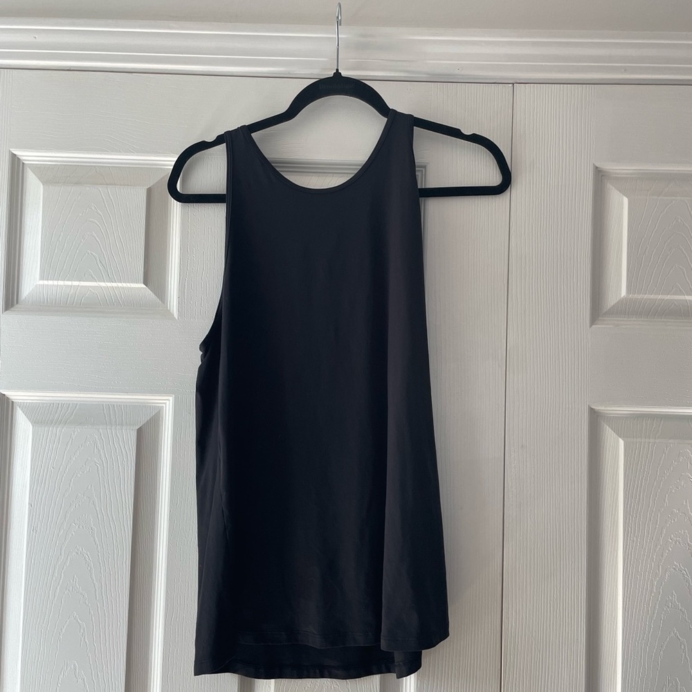 Black workout tank